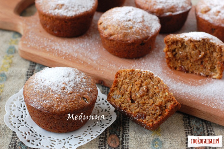 Lean carrot cakes with nuts