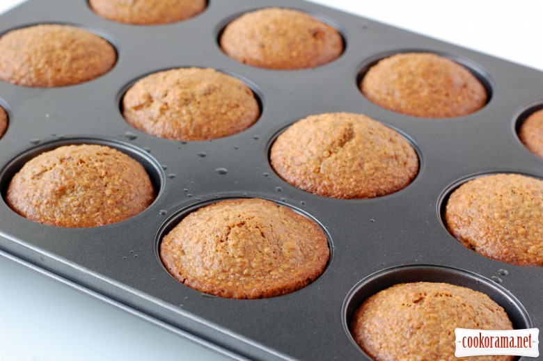 Lean carrot cakes with nuts