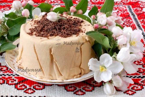Cottage cheese Easter cake with condensed milk