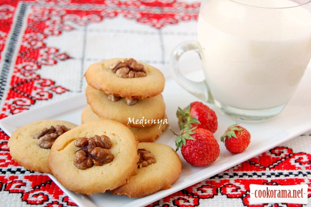 Shortbread cookies with nuts