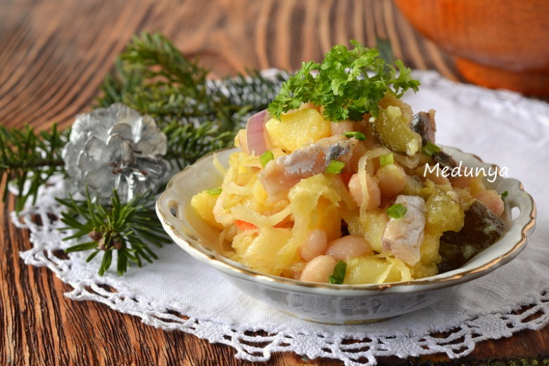 Картопляний салат з маринованою скумбрією