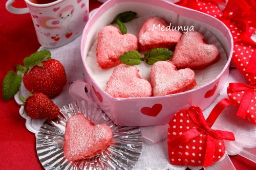 Hearts from strawberry mousse