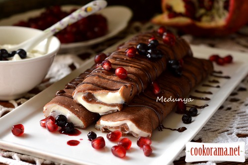 Coffee-chocolate pancakes with curd filling and chocolate sauce