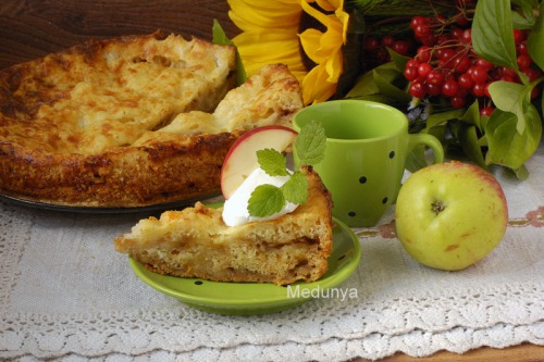 Ленивый болгарский яблочный пирог