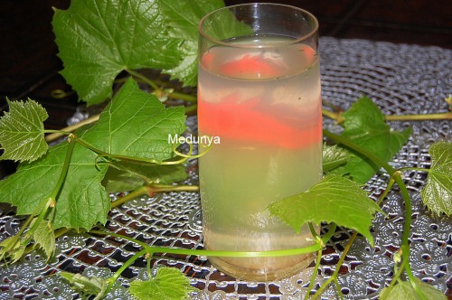 Освежающий напиток из виноградных листьев