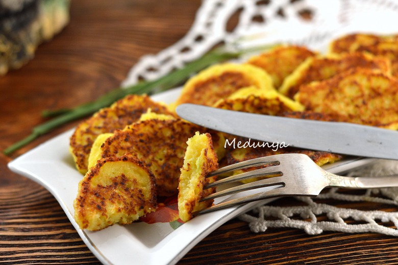 Lean cabbage-onion fritters