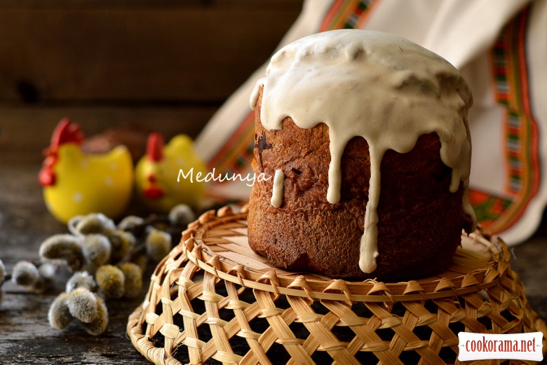 Cognac Easter cake without raisins