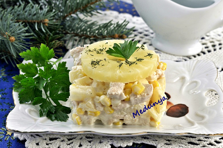 Рецепт: Салат из курицы и ананасов - с болгарским перцем