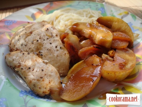 Chicken fillet with apples
