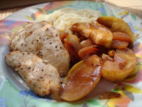 Chicken fillet with apples