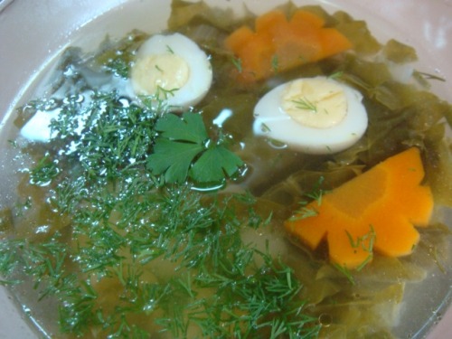 Суп с щавелем и перепелиными яйцами