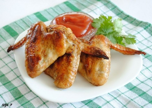 Chicken wings in spicy marinade