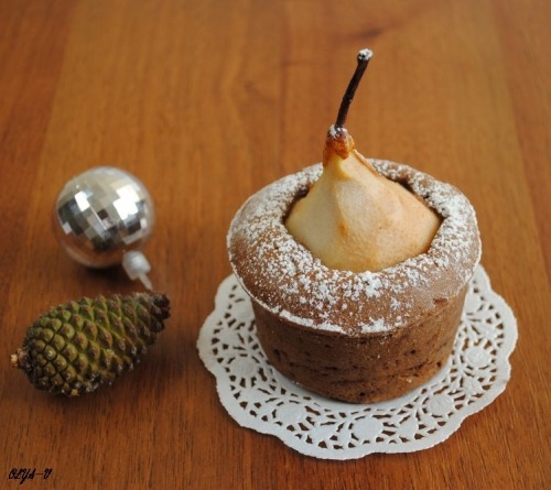 Cakes "Pear in chocolate"