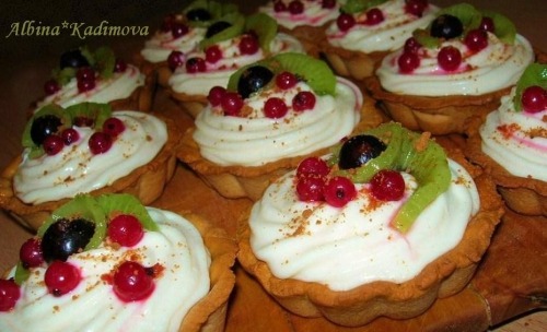 Tartlets with curd cream