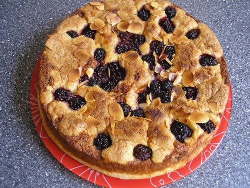 Pie with blackberries