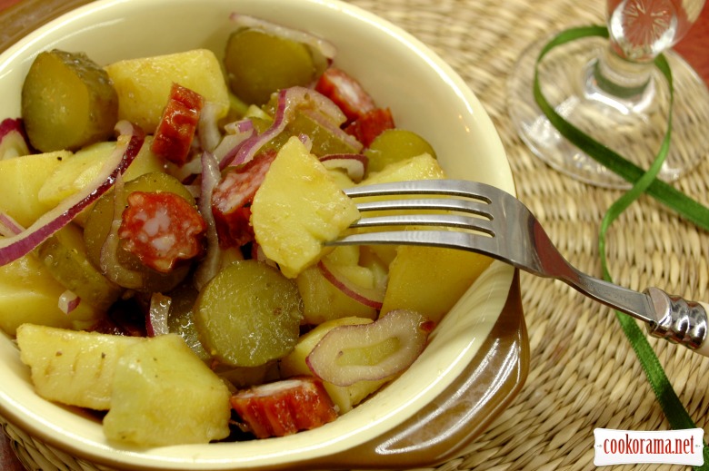 Картофельный салат с селянской колбаской