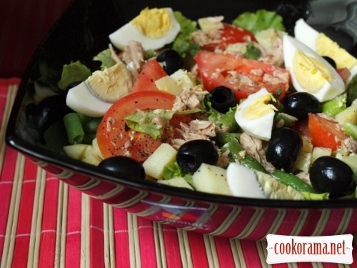 Salad with tuna and vegetables