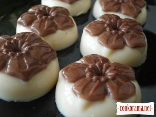 Jelly from baked milk and chocolate