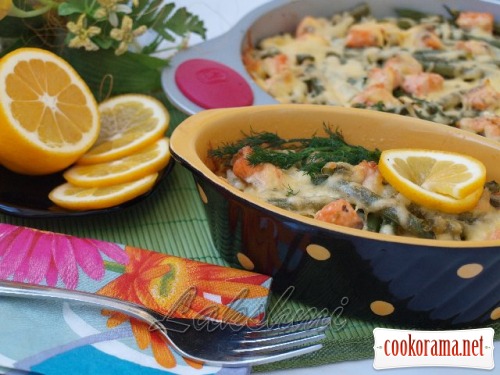 Rice casserole with salmon and asparagus beans