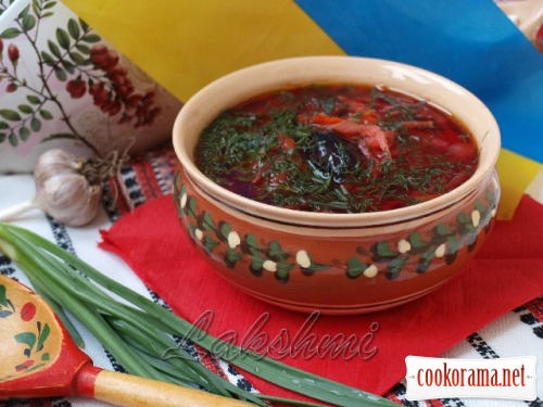 Lenten Ukrainian borsch with prunes