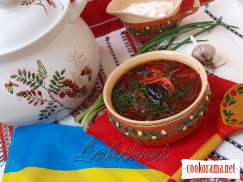 Lenten Ukrainian borsch with prunes