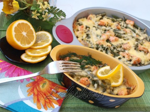Rice casserole with salmon and asparagus beans