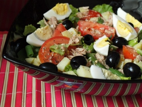 Salad with tuna and vegetables