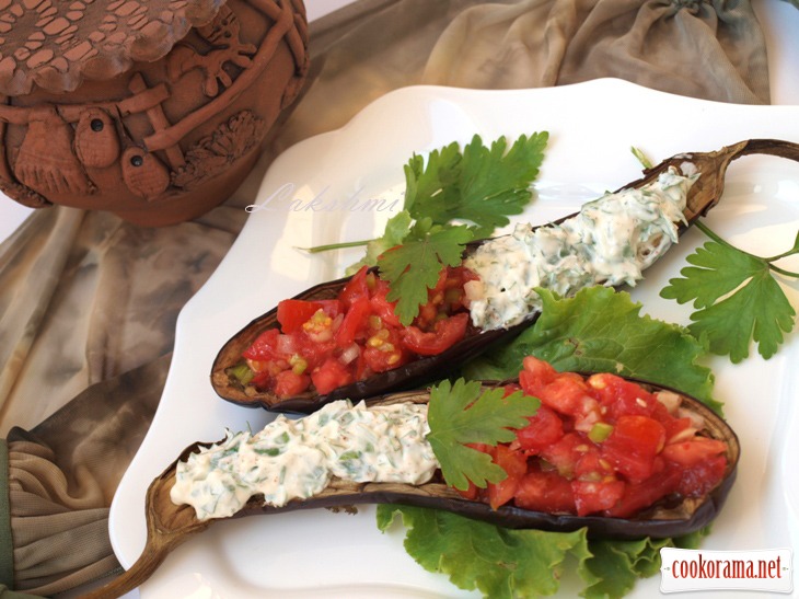 Baked eggplants with sour cream sauce and tomato salsa