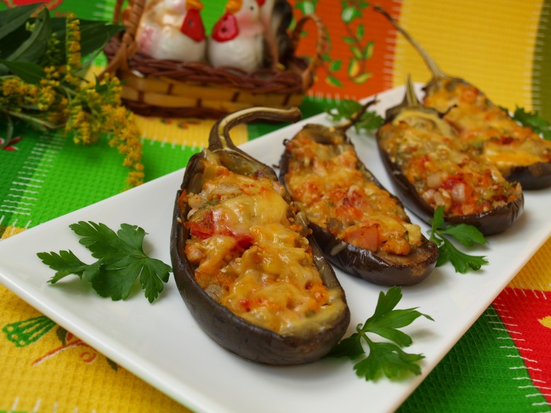 Eggplant with vegetables and smoked breast