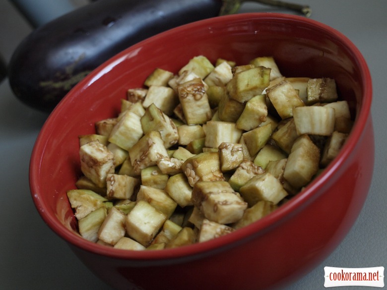 Lean borsch with eggplants