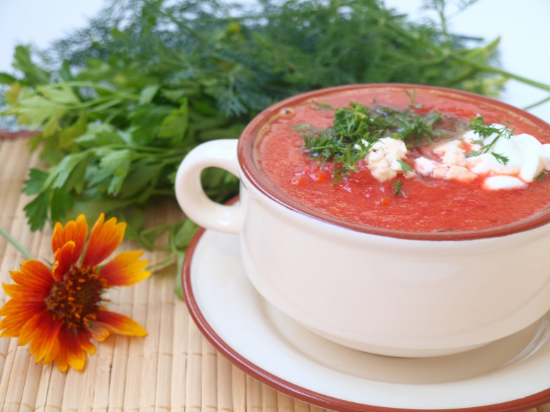 Cream borsch from apples and beetroots