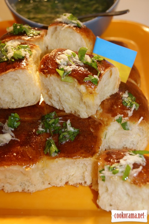 Pampushki with garlic from my favorite dough