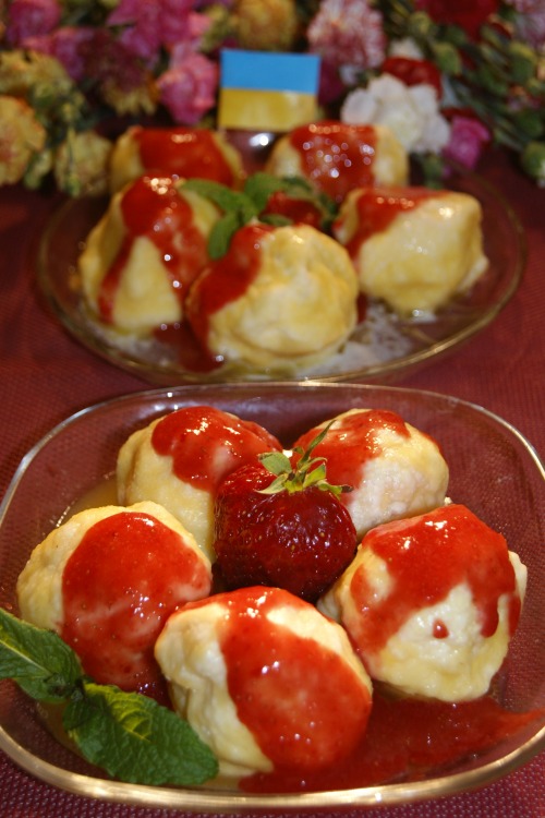 Dumplings with strawberries and strawberry sauce
