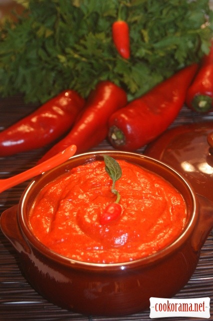 Hot sauce from roasted red peppers