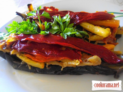 Eggplants stuffed with vegetables