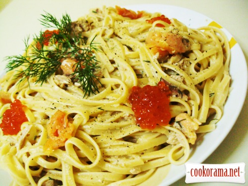 Linguine with tuna, smoked salmon and red caviar