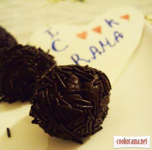 BRIHADEYRO (truffles with condensed milk)