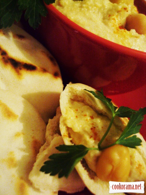 Hummus with batbout (tiny Moroccan flat cakes)