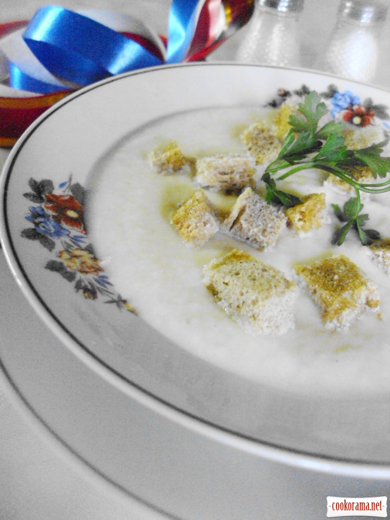 Velouté soup with cauliflower