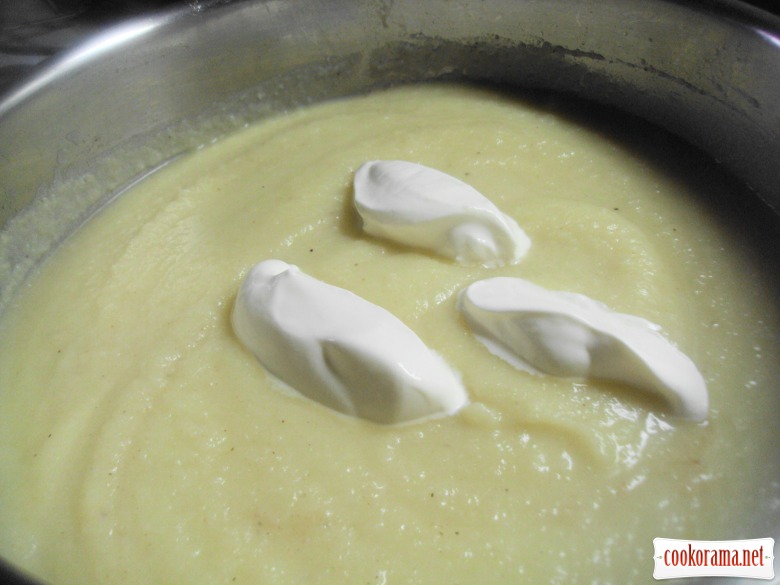 Velouté soup with cauliflower