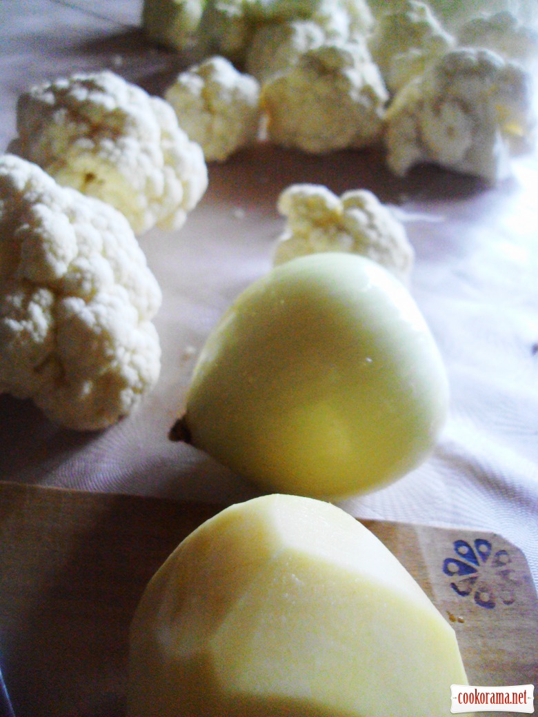 Velouté soup with cauliflower