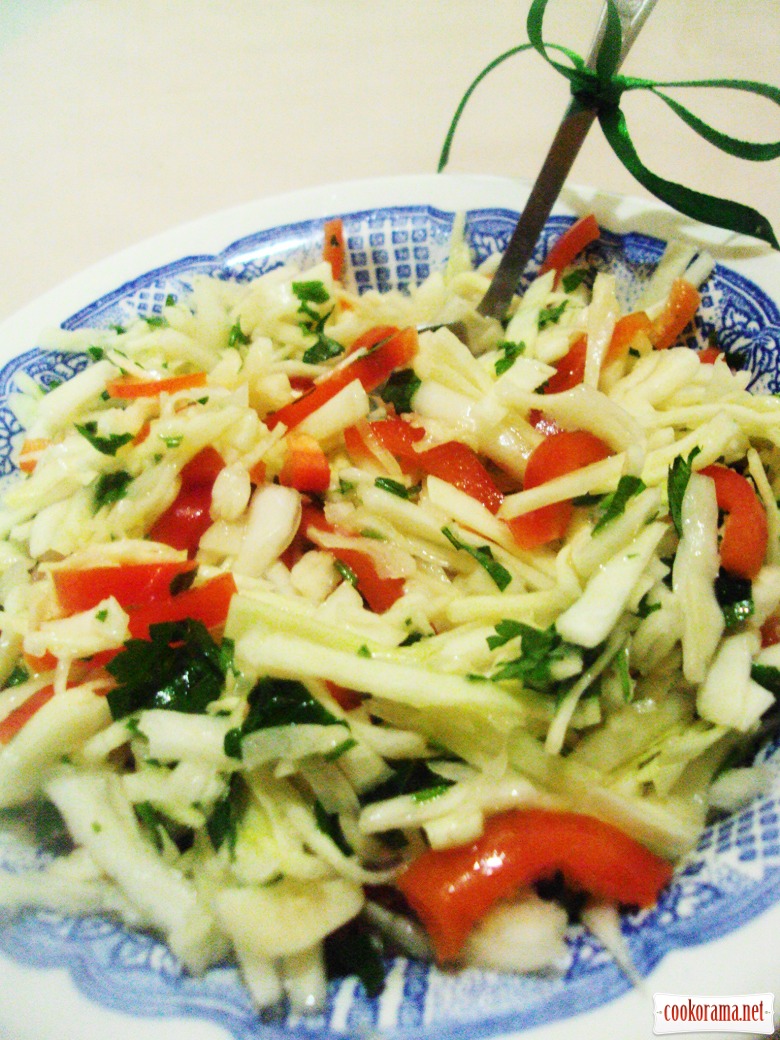 Салат с капустой и перцем
