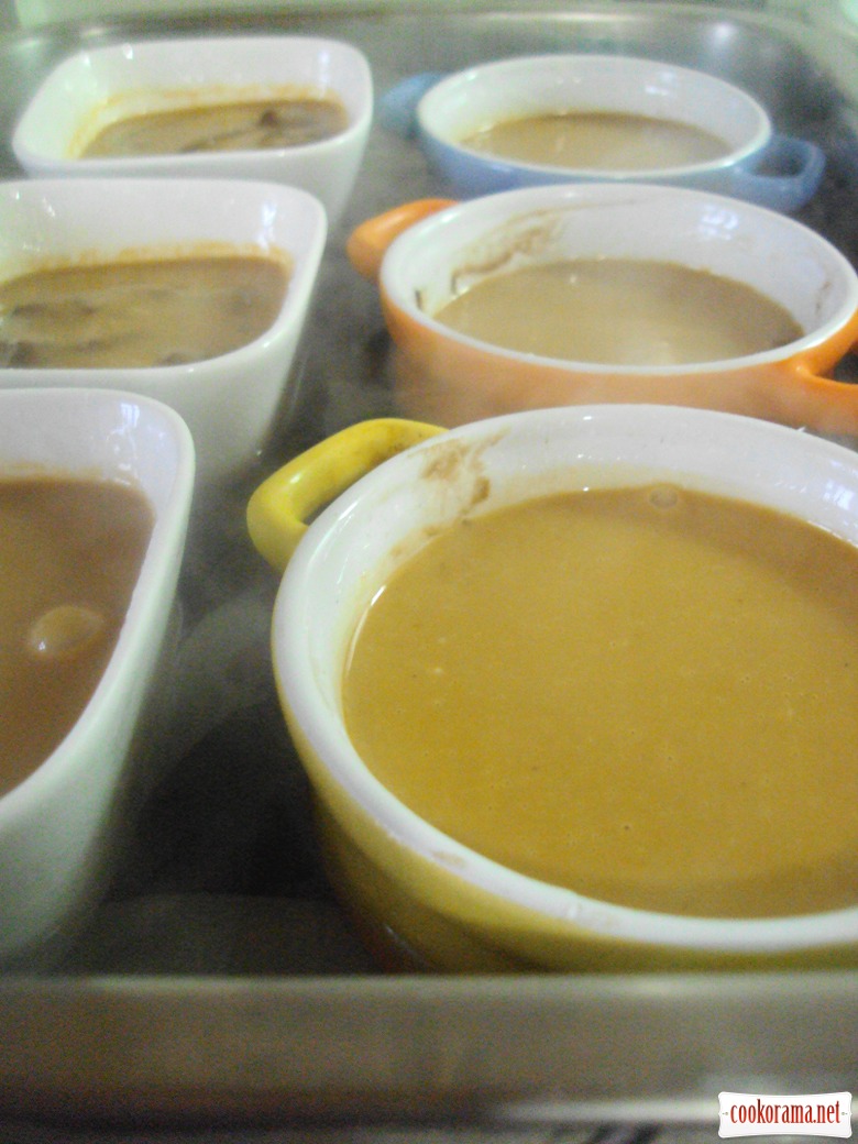 Caramel-coffee biskoflan.