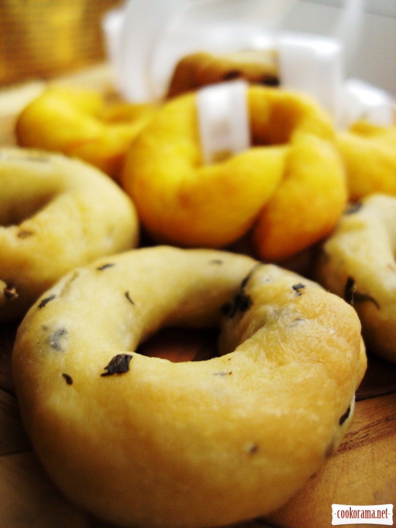 Bagels with carrots and spinach