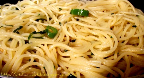 Спагетти  с чесноком, острым перцем и оливковым маслом