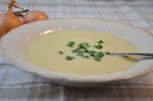 Луковый крем-суп с имбирем и шафраном