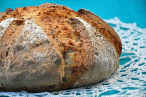 Пшенично-ржаной хлеб на кефире со специями