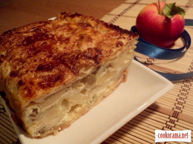 Pie from lavash with apples and grapes