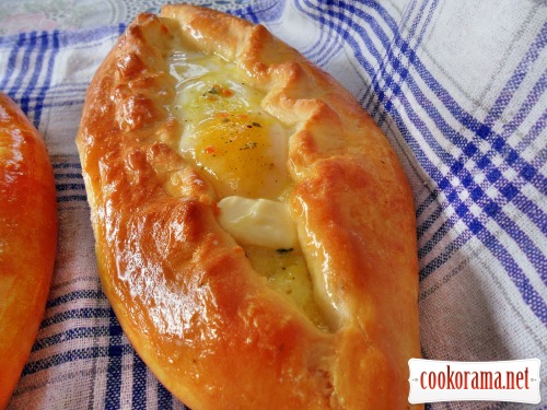 Khachapuri in Adjarian (two variants of molding)