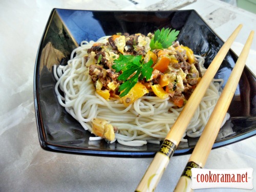 Somen noodles with a liver in a creamy sauce